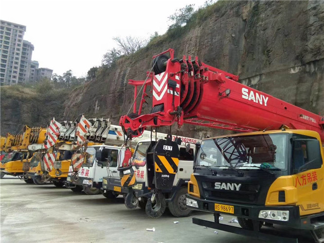 嘉鱼县吊车出租按什么计费？台班费、单次费、里程费怎么算？